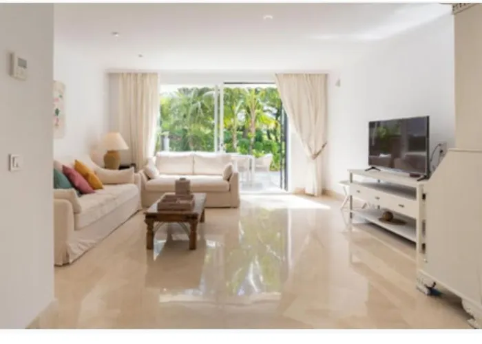 Elviria Playa White Pearl * Marbellac